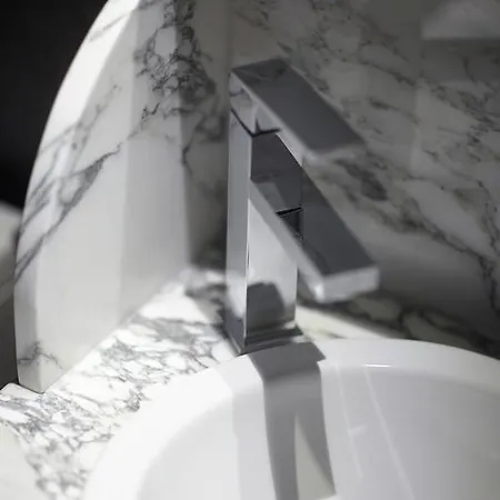 Veritas Boutique Art 4*