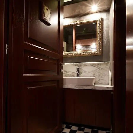 Veritas Boutique Art Hotel 4*